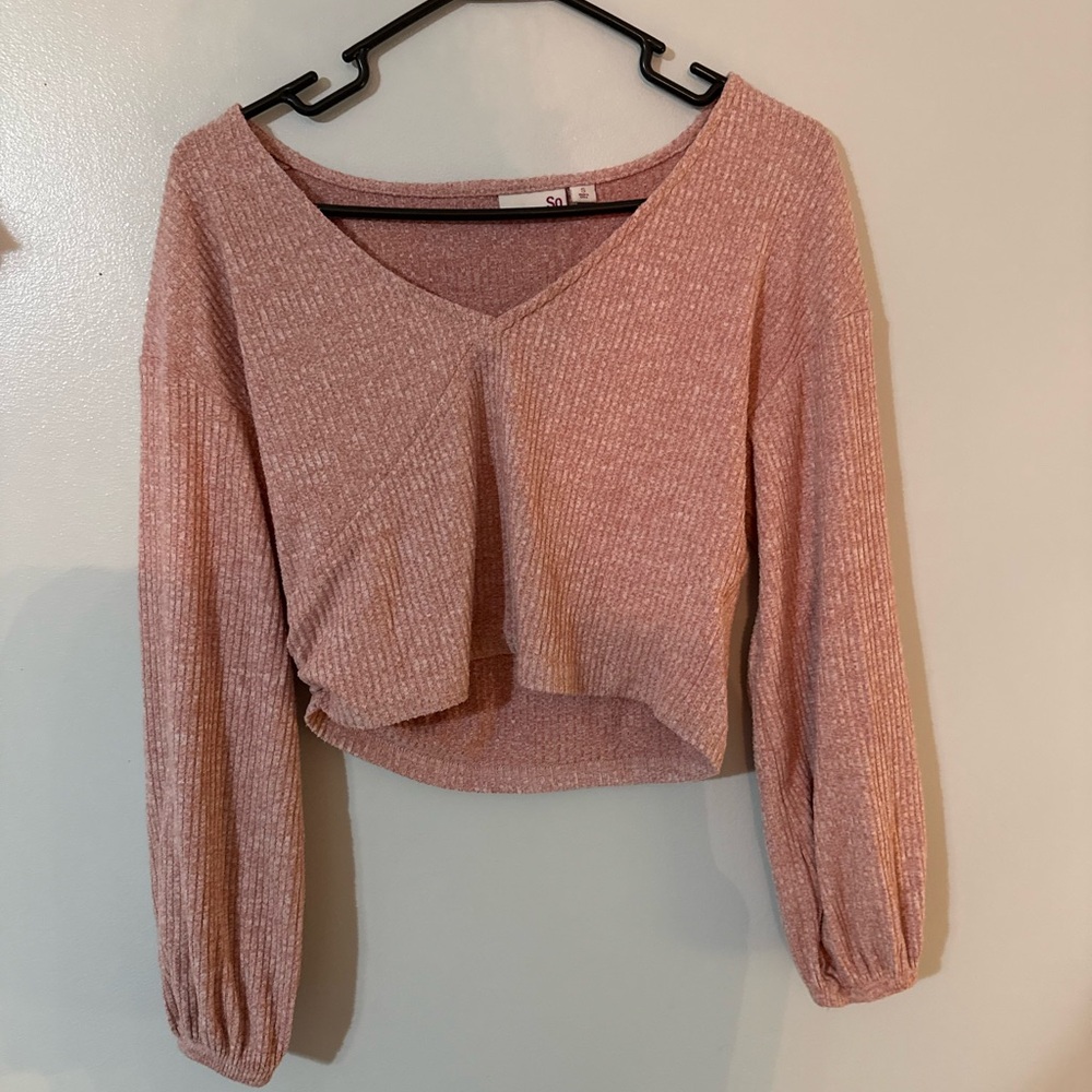 SO Women's Blush V-Neck Cropped Blouse